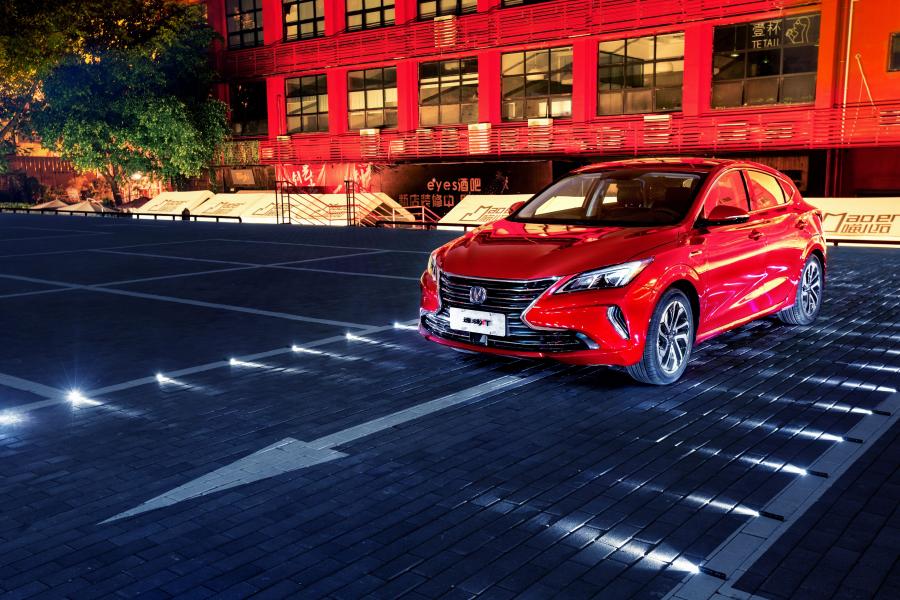  ChangAn Eado XT 2018 года  (фото 2 из 19)